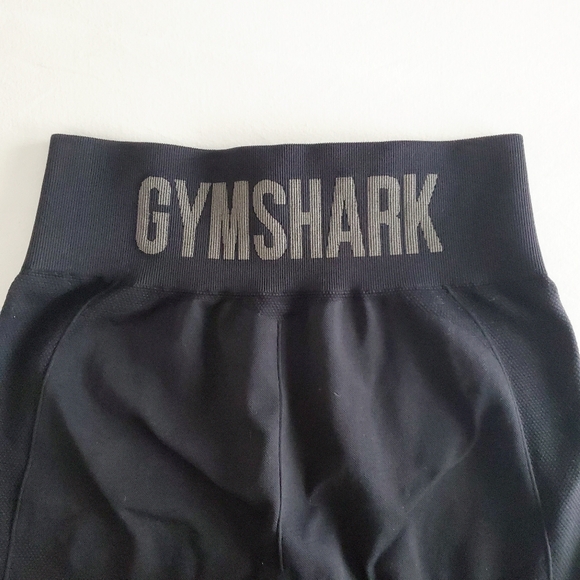 Gymshark Flex Cycling Shorts in Black/Charcoal - Picture 10 of 11
